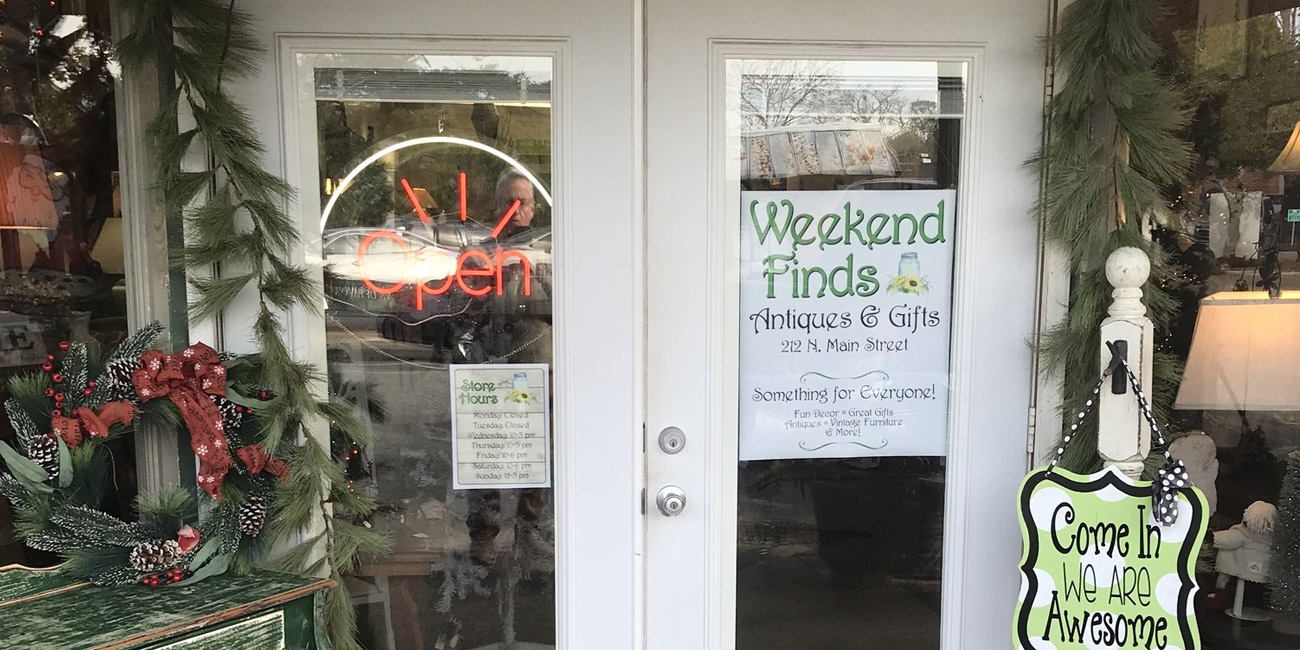 Exterior of Weekend Finds Antiques & Gifts at 212 N Main Street in historic downtown Havana, Florida